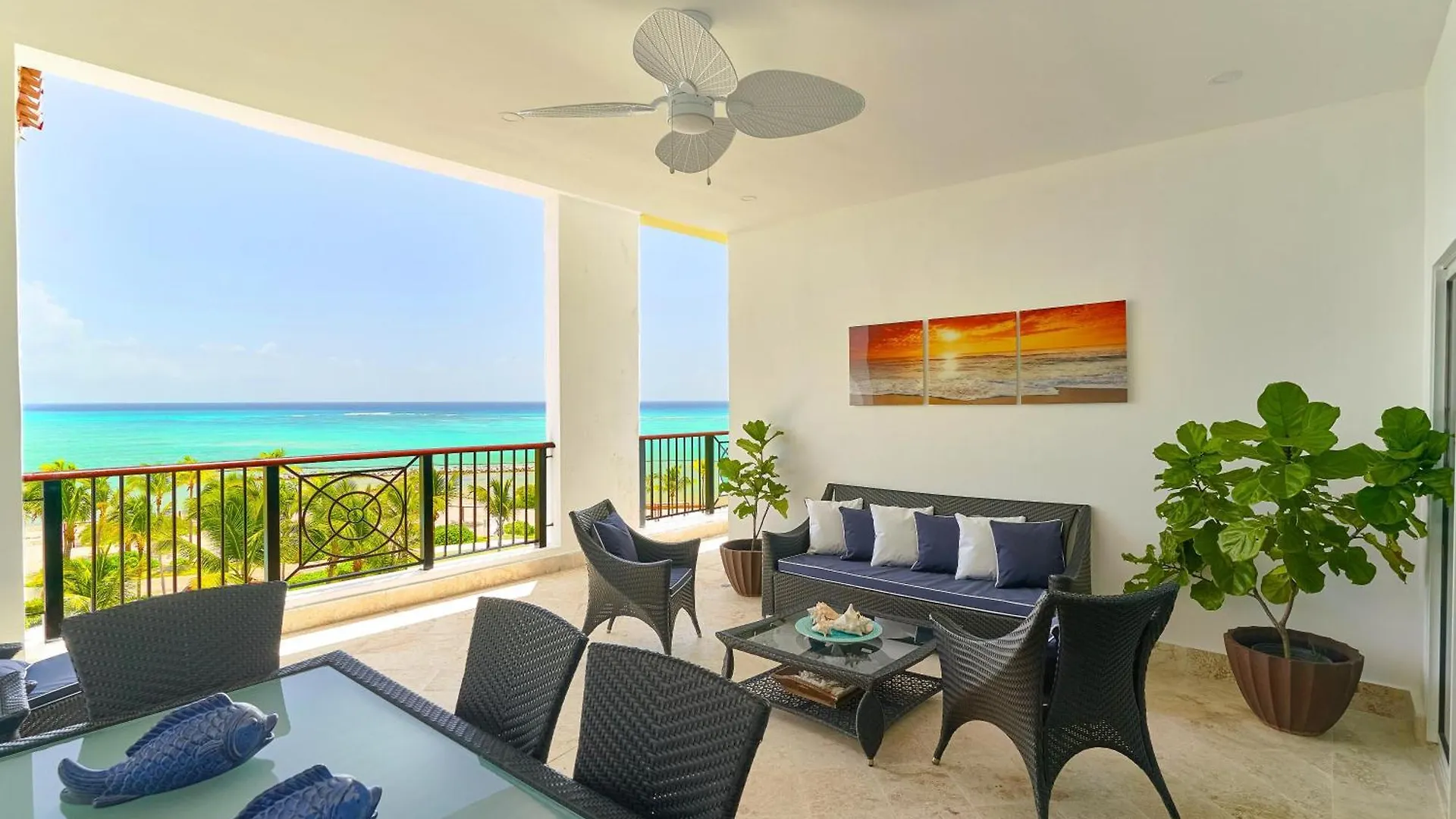 Stunning Beachfront Pent-House At Cap Cana, Пунта-Кана